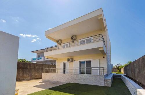 Shkoder Villa | Charming Townhouse Shkodër Central Stay by PikHost