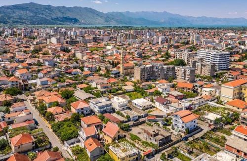 Shkoder Villa | Charming Townhouse Shkodër Central Stay by PikHost