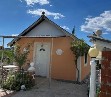 Aliko House | Charming Village Farmhouse, Çukë