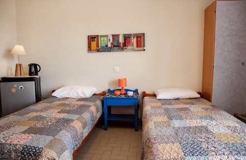 Kato Stalos Hotel | Cheap Twin Room 10 Meters from the Beach