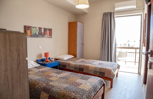 Kato Stalos Hotel | Cheap Twin Room 10 Meters from the Beach