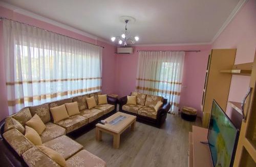 Gjirokaster Apartment | Cheerful 2 bedroom villa with free parking.