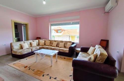 Gjirokaster Apartment | Cheerful 2 bedroom villa with free parking.