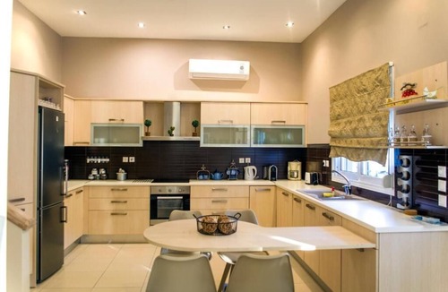 Skiathos Town Villa | CHRIS REA VILLA - WITH PRIVATE POOL AND JACUZZI