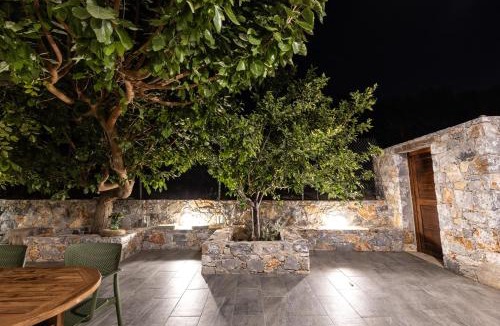 Almyrida House | Chrisi Holiday Home - 500 sqm Private Gardens & Nature View - 300m by the sea