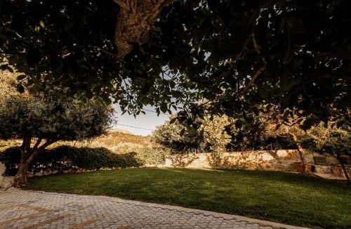 Almyrida House | Chrisi Holiday Home - 500 sqm Private Gardens & Nature View - 300m by the sea