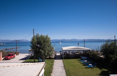 Petriti Bed & Breakfast | Christina Beachfront Rooms By Hotelius