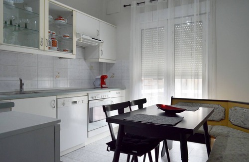Kastoria Apartment | City Center Apartment - Spacious & Bright