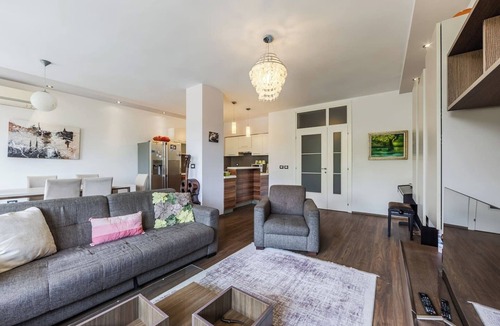 Blloku Apartment | City Lights Apartment | 2BR with Balcony