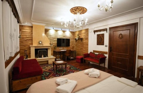 Gjirokaster Hotel | City Street Hotel