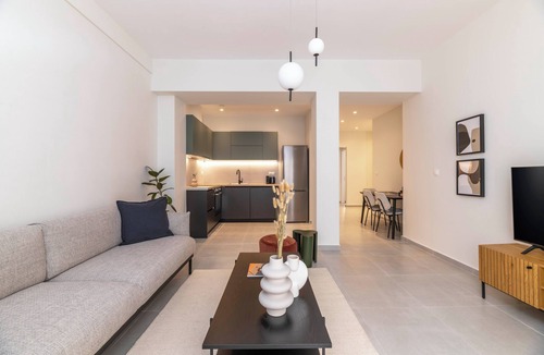 Ampelokipoi Apartment | Cityscape Comfort 2BR Apartment in Ampelokipoi
