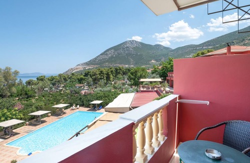 Melissopetra Apartment | Classic Double Room at Hotel Aristotelis with Sea View and Balcony