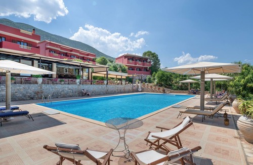 Melissopetra Apartment | Classic Double Room at Hotel Aristotelis with Sea View and Balcony