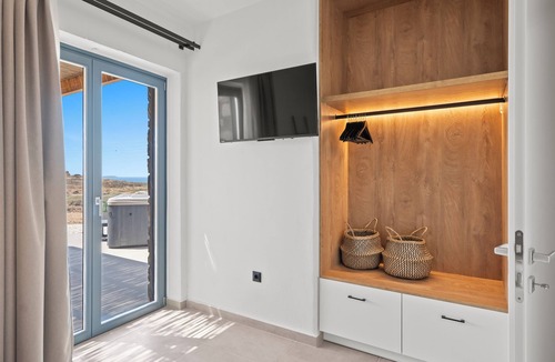 Naxos Town Villa | Coastal Retreat Naxos