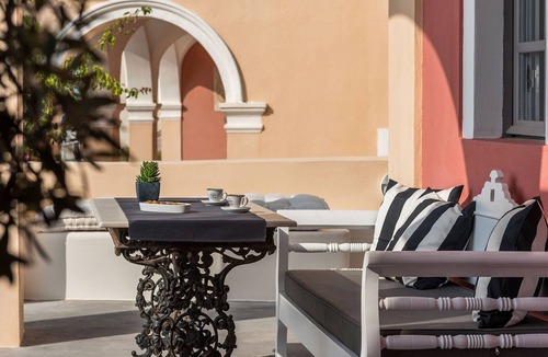 Fira Villa | Coat of Arms Mansion