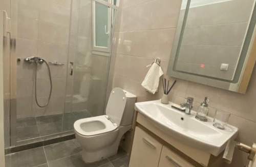 Neapoli Apartment | Comfy apartment only 5mins walk to Mt. Lycabettus