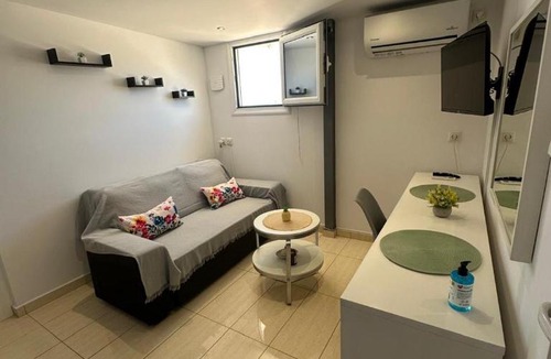 Lambi Apartment | Connie's Sea Side Apartment 2B