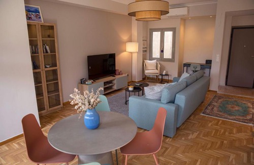Omonia Apartment | Contemporary Athenian Escape GHH
