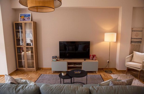 Omonia Apartment | Contemporary Athenian Escape GHH