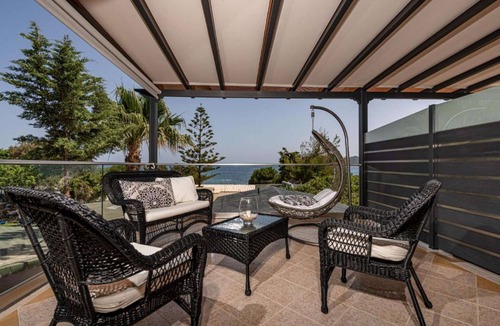 Vasilikos Villa | copacabana Dafni bay villa