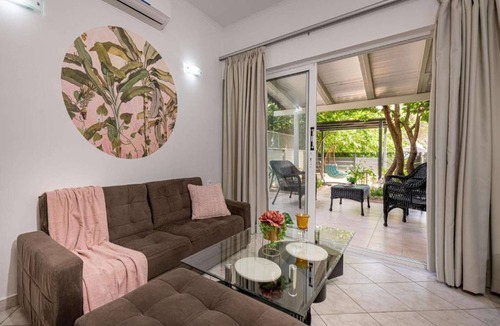 Vasilikos Villa | copacabana Dafni bay villa