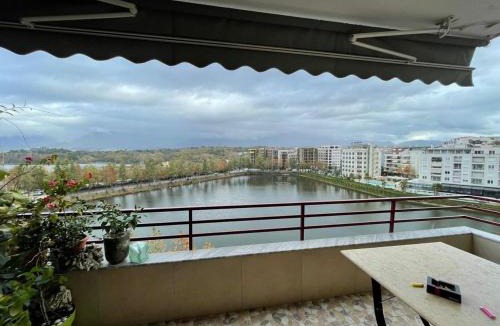 Farke Apartment | Cosy lake view flat
