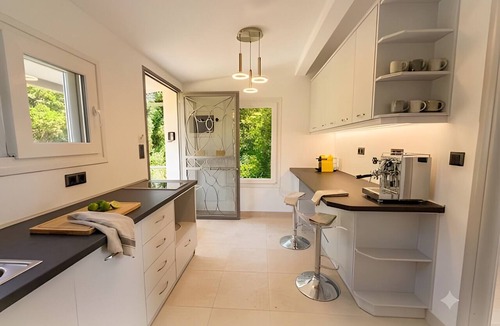 Petaleia Cottage | Cottage 'Blue Green Villa' with Sea View, Private Pool and Wi-Fi