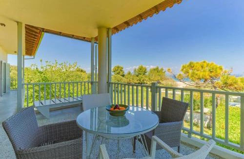 Afytos House | Country house by the sea