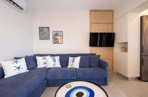 Kato Galatas House | Couple’s Paradise: Next to Soothing Waves