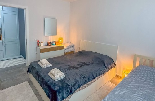 Sakës Apartment | Cozy 1-bedroom apartment in lovely Tale with AC