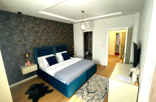 Tirana Hotel | Cozy 1-bedroom hotel in awesome Tiranë with AC