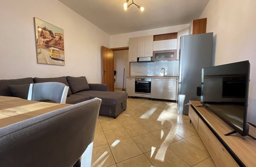 Golem Apartment | Cozy 2-bedroom Beachfront apartment Golemi with AC