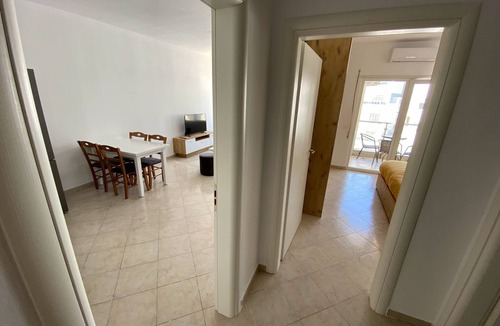 Shkembi i Kavajes Apartment | Cozy Apartment for Open-Minded Guests