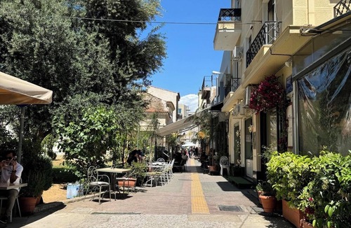 Thissio House | Cozy Apartment in Thiseio. Super close to Acropolis ! Pet & family friendly !