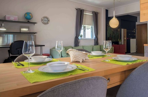 Athens Apartment | Cozy Apartment with Beautiful Balcony