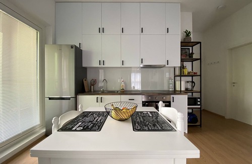 Tirana Apartment | Cozy Apt in Colorful Complex Wifi/Ac/Netflix