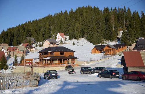 Vitomiricë Cabin | Cozy Berane Stay in Ski Area With On-site Restaurant