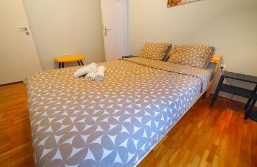 Kinosargous Apartment | Cozy Central Stay