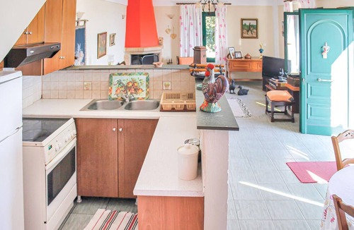 Ilia House | Cozy home in Loutra Aidipsou with WiFi