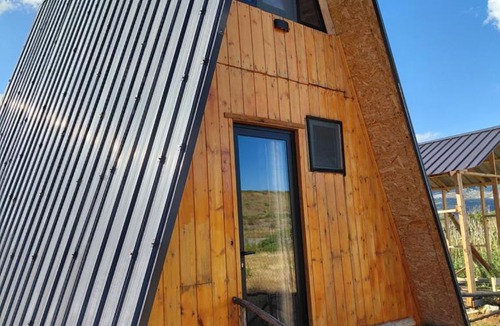 Shkoder County Ski Chalet | Cozy Lakefront Cabin - Myselim