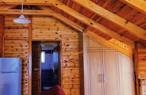 Ioannina House | “Cozy Mountain Attic Near Përmet – Sleeps 8 with Epic Views!”