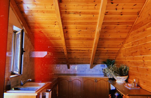 Ioannina House | “Cozy Mountain Attic Near Përmet – Sleeps 8 with Epic Views!”