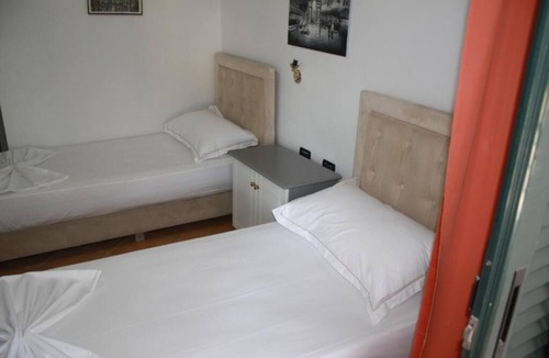 Qender Hotel | Cozy room for 2 people in marvelous Sarandë with AC, WiFi