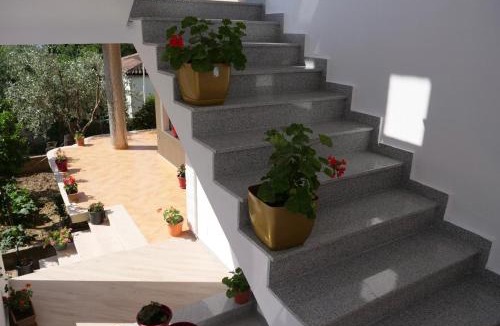 Kamez Bed & Breakfast | Cozy Room for Three