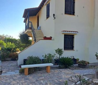 Agios Minas Apartment | Cozy Rustic Studio In Neohori