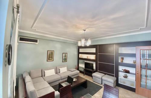 Blloku Apartment | Cozy & Spacious Apt - City Centre Wilson Square