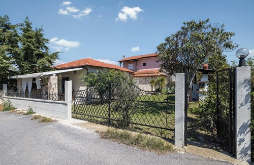 Nea Potidaia House | Cozy villa with beautiful large garden