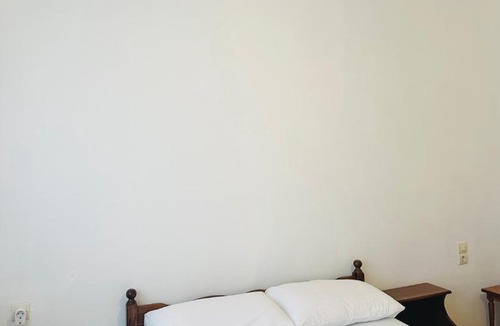 Delvine House | Cozy Village Guesthouse
