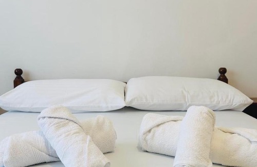 Delvine House | Cozy Village Guesthouse