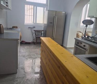 Mbrostar-Urë Hostel | Crossroadshostel Fier